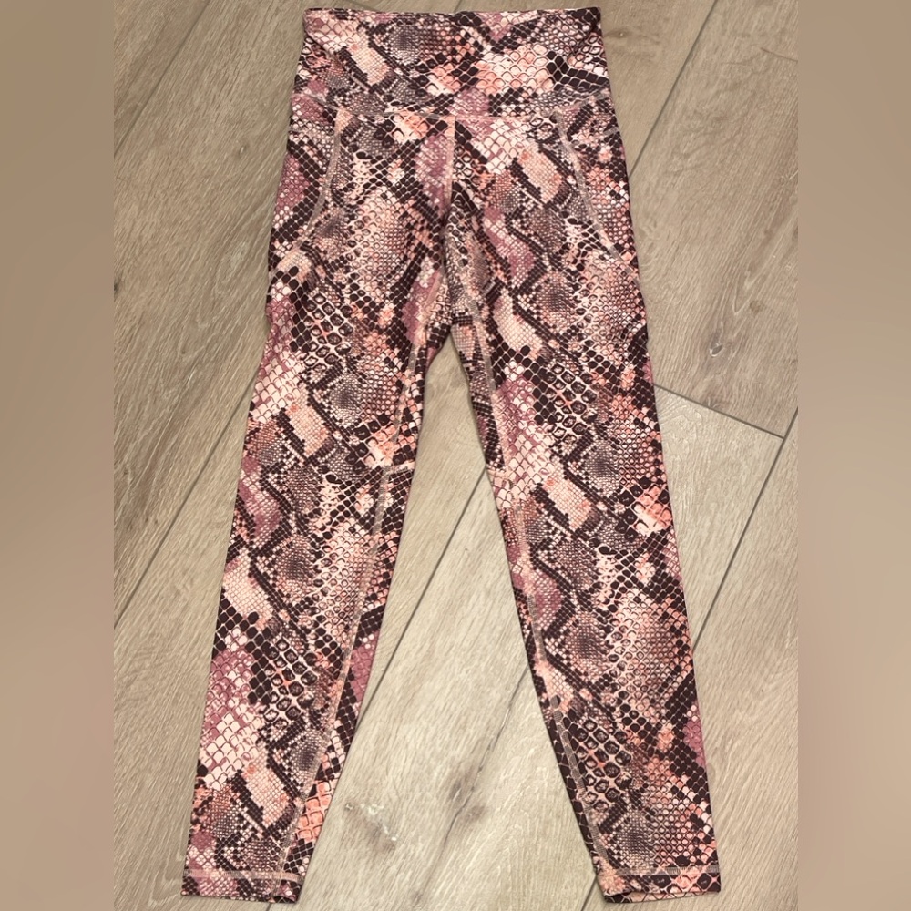 Old Navy Elevate Lleggings Snakeskin Print